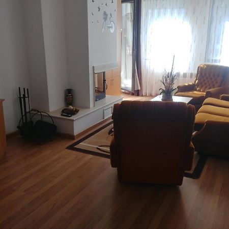 Apartment "Moni" パンポロボ エクステリア 写真