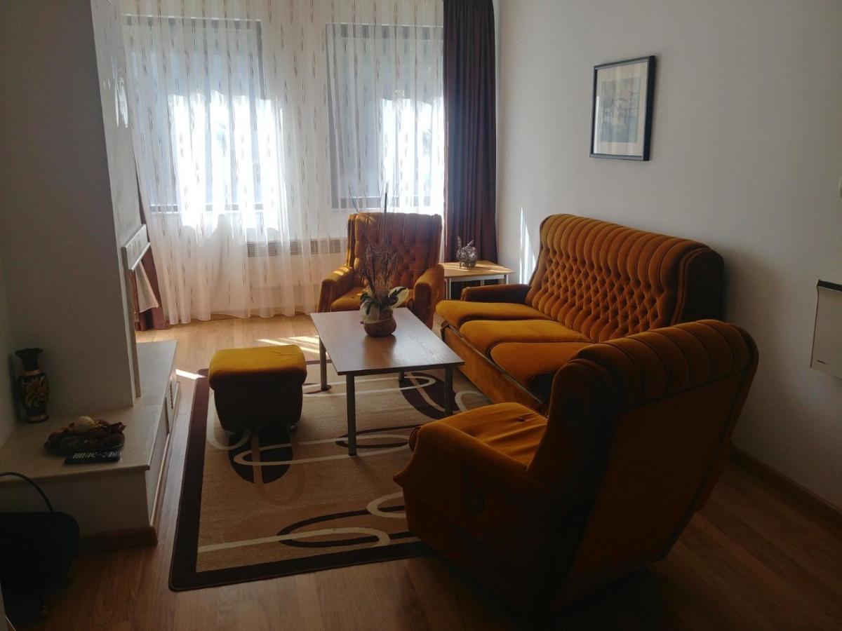 Apartment "Moni" パンポロボ エクステリア 写真